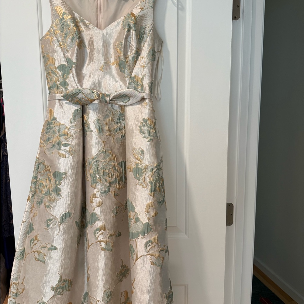 MAKE ME AN OFFER MOVING SALE EVERYTHING MUST GO:m Carmen Marc Valvo Dress